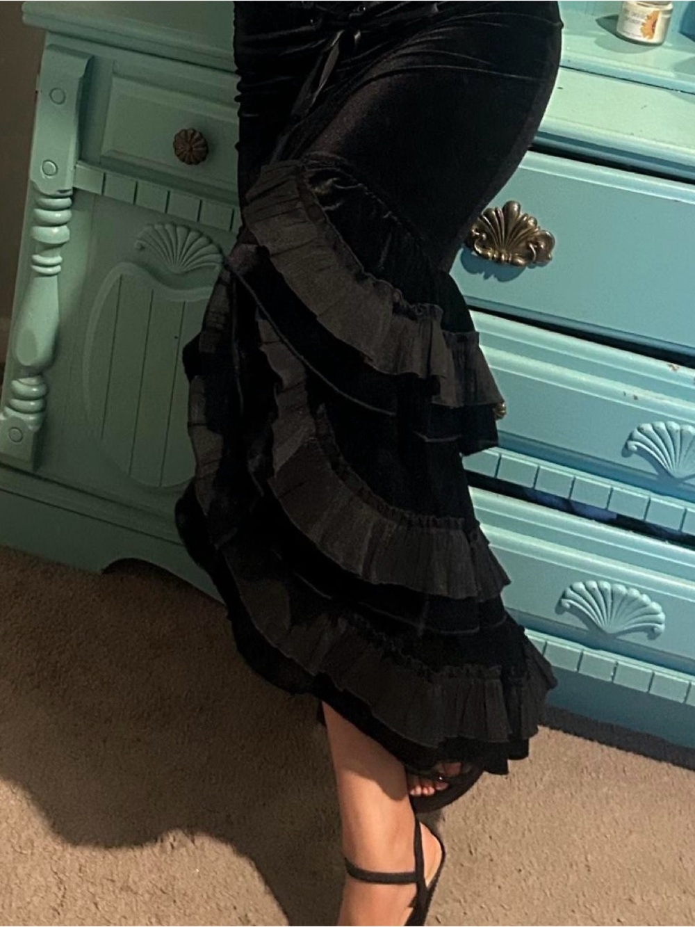 ROMWE Black Velvet High-Low Ruffle Skirt - Picture 4 of 7
